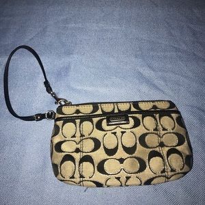 Coach monogram wristlet black & grey 👛 🖤🤍